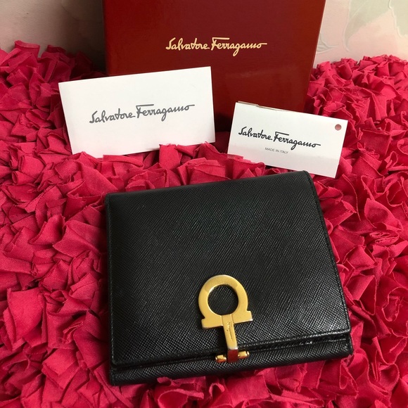 2️⃣2️⃣5️⃣ Salvatore Ferragamo Wallet - Picture 1 of 16